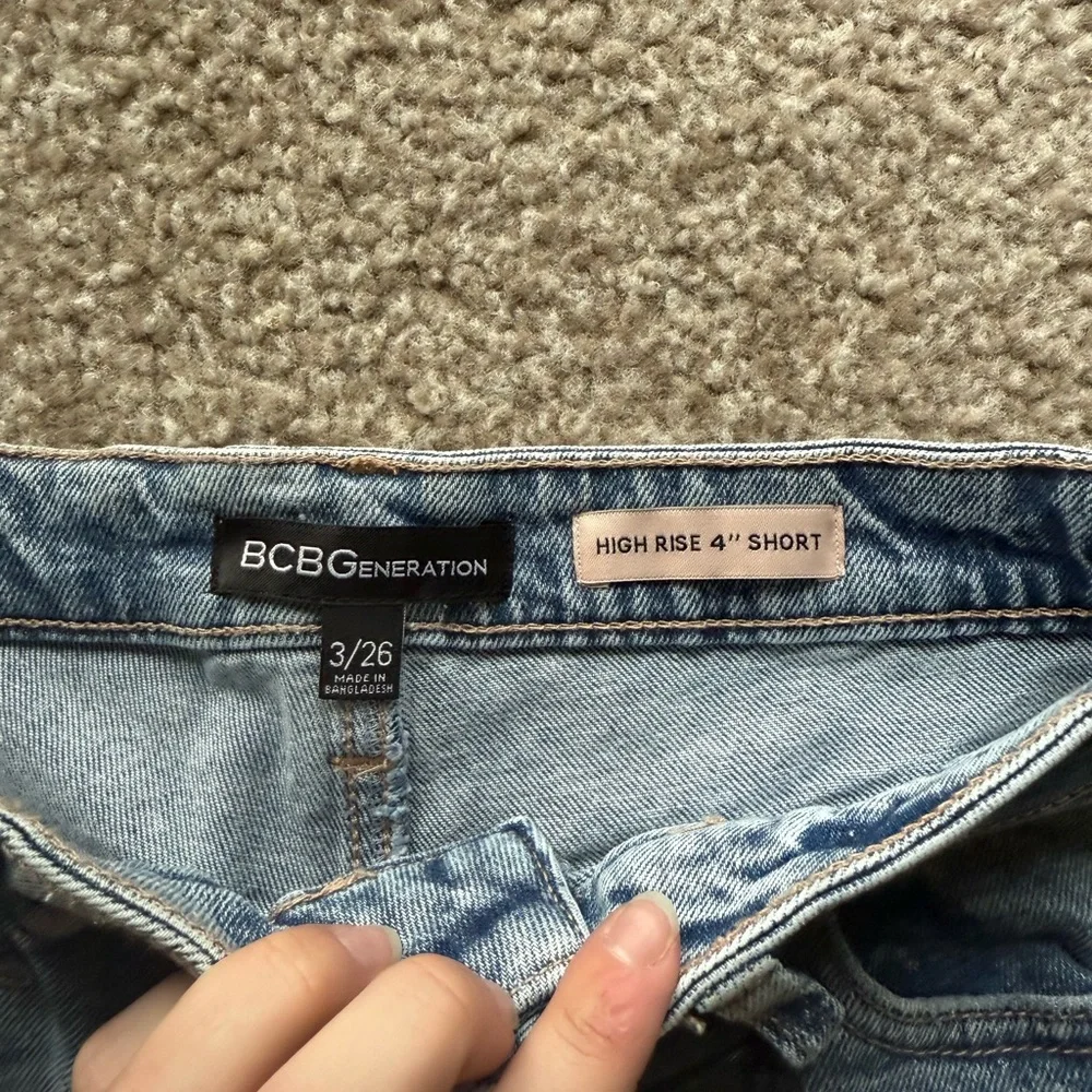 BCBG Generation 4” inseam shorts - Picture 3 of 3